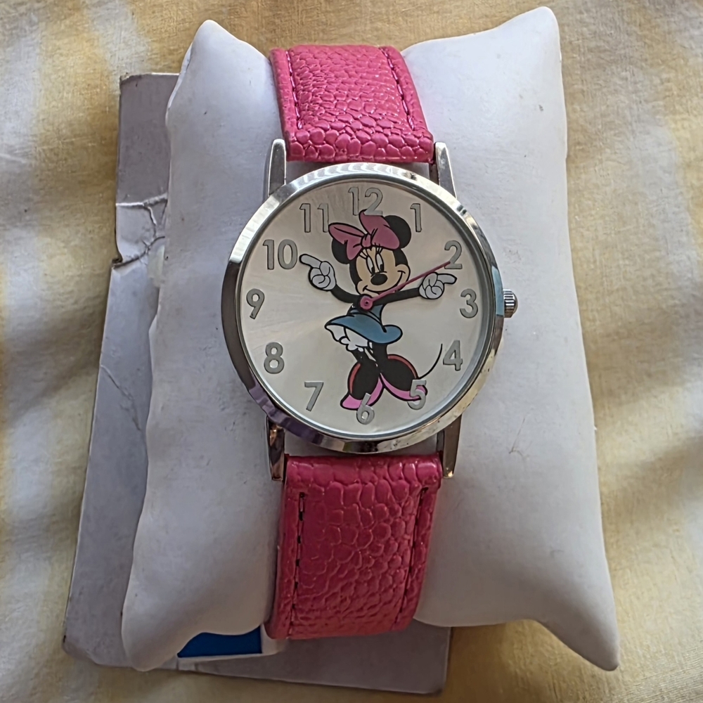 NWT-Disney Minnie Mouse Pink Strap Watch with New Batttey As Shown